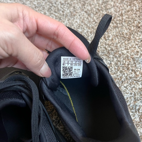 Black Adidas shoes - Picture 3 of 5